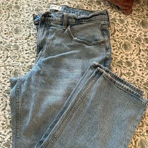 Abercrombie & Fitch - Mid-Rise 90s Straight Jean